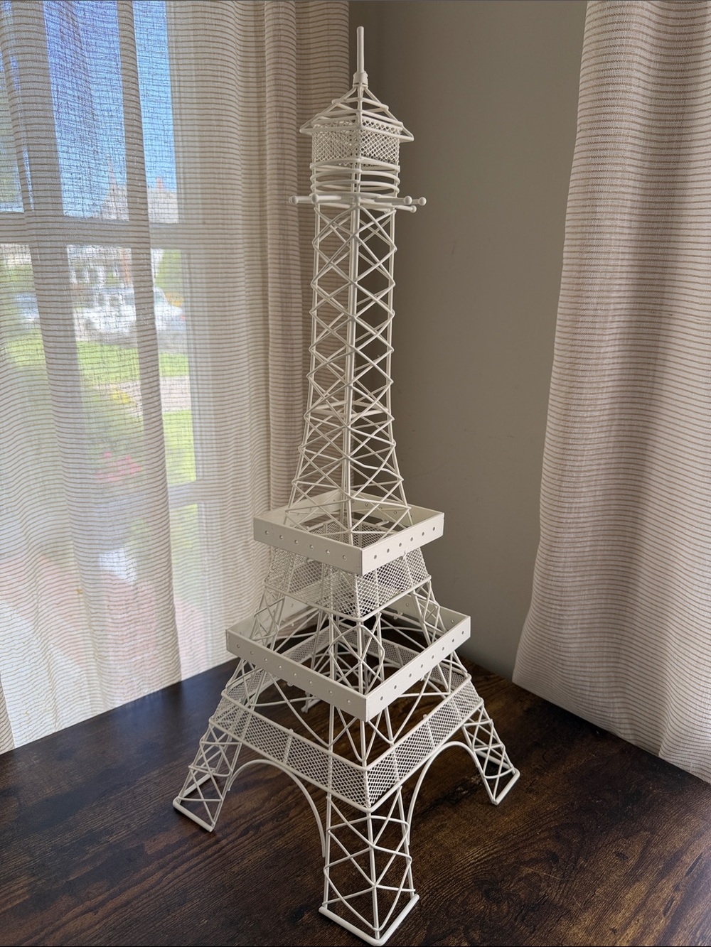 White Eiffel Tower Necklaces and Earrings Jewelry Holder